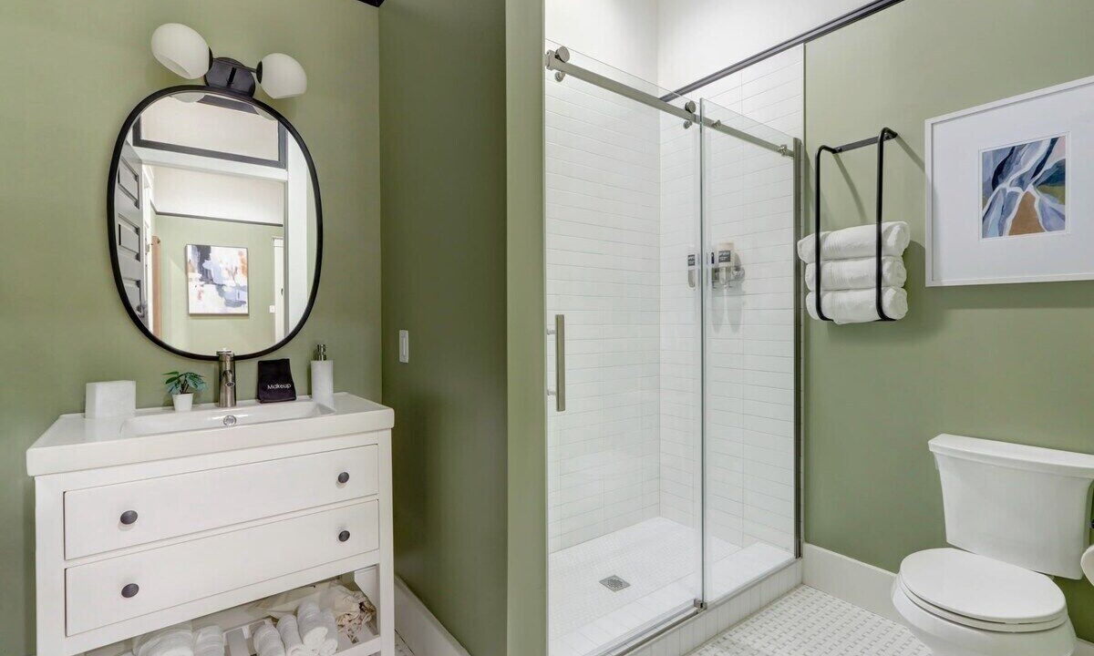 Photo of Bathroom in Old West Broad Neighborhood