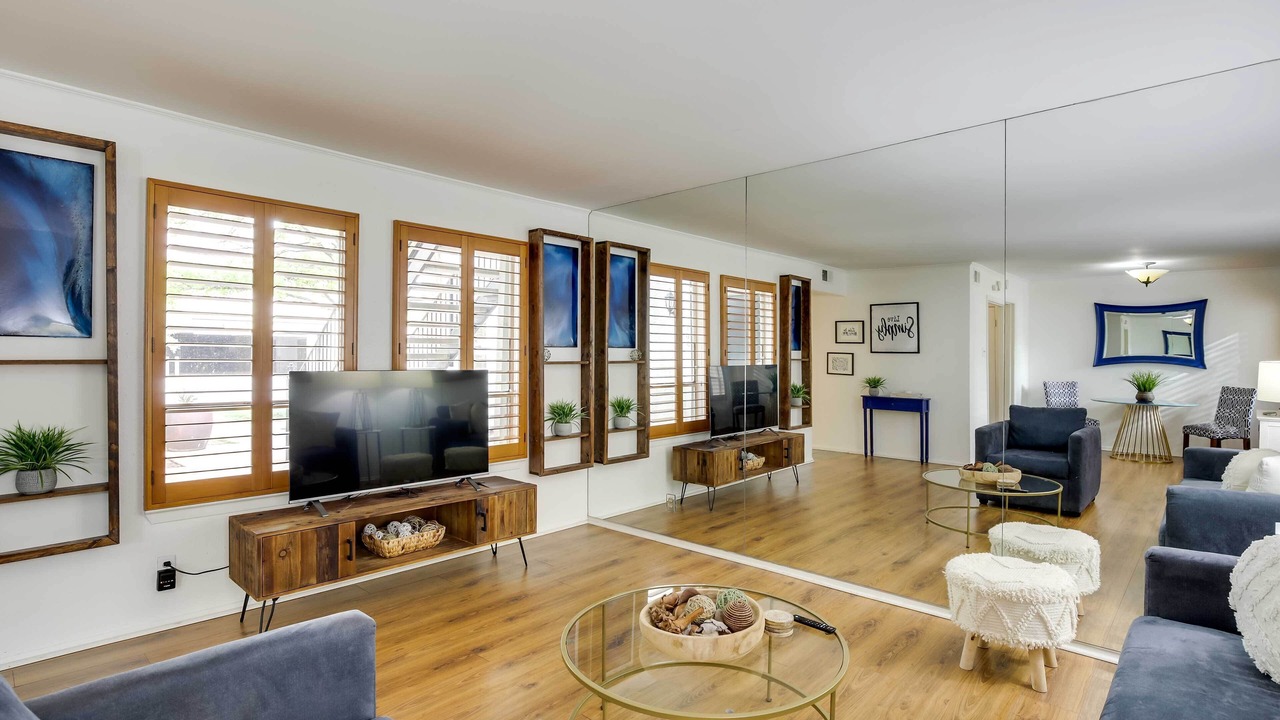 Photo of Livingroom in Knox - Henderson