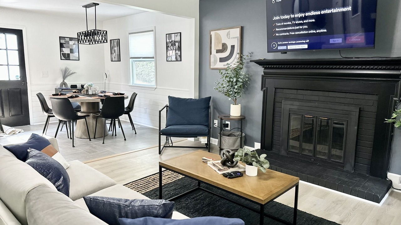 Photo of Livingroom in North Raleigh