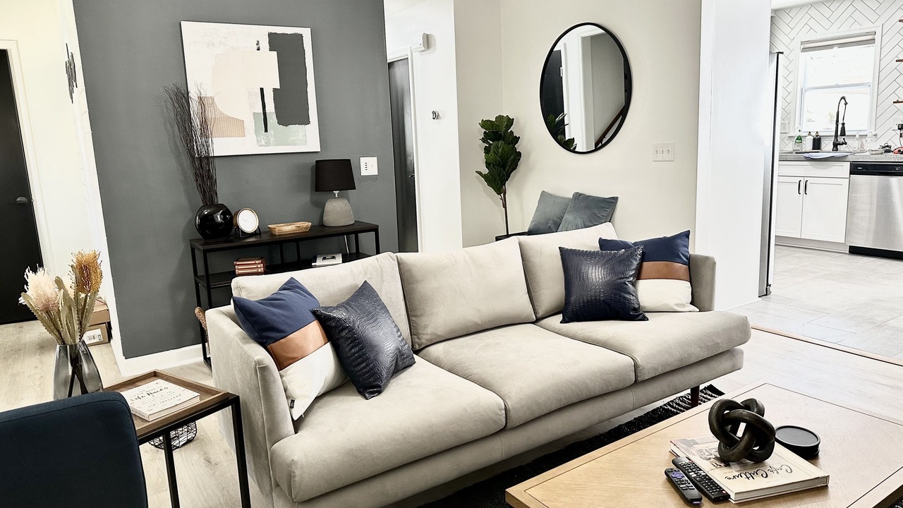 Photo of Livingroom in North Raleigh