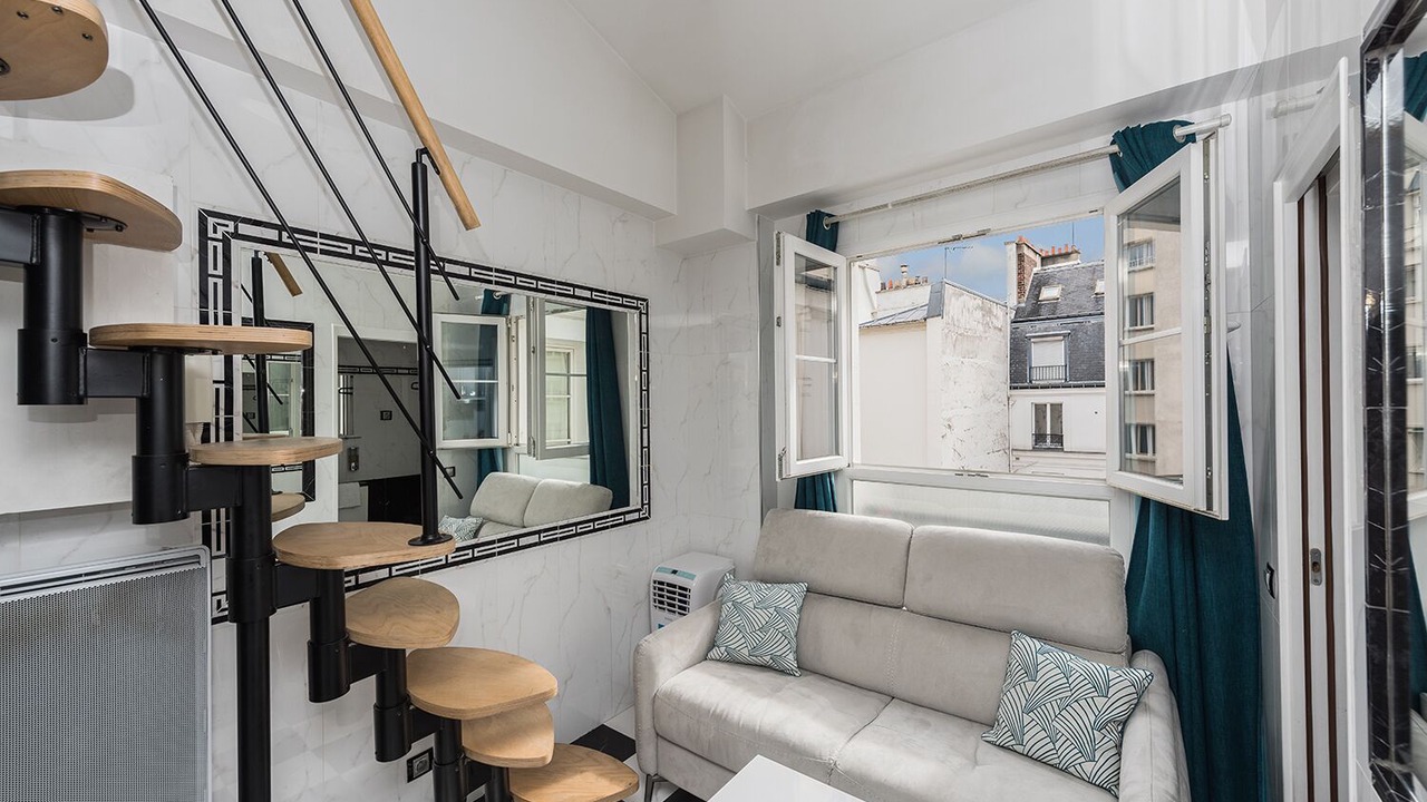 Photo of Livingroom in 8th Arrondissement