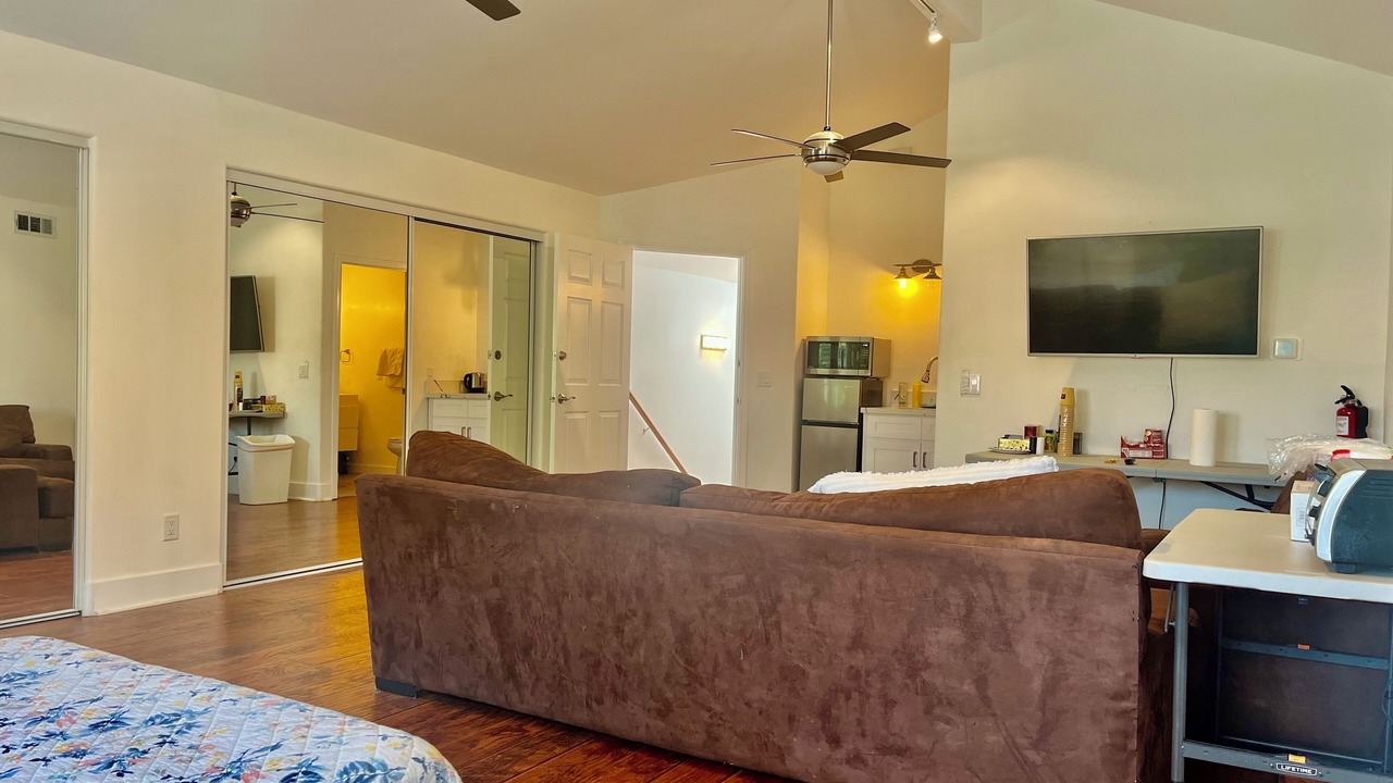 Photo of Livingroom in Tarzana