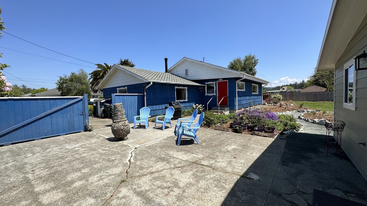 Photo of Patio Balcony in Crescent City