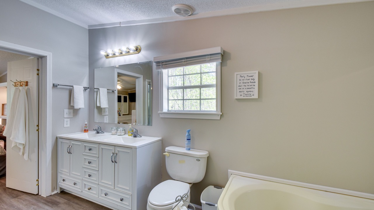 Photo of Bathroom in Hayesville