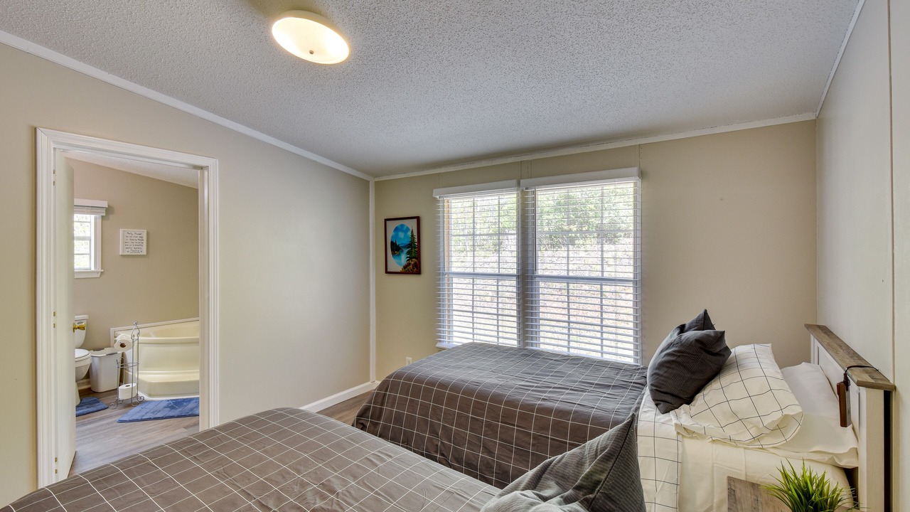 Photo of Bedroom in Hayesville