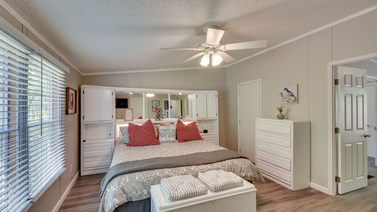 Photo of Bedroom in Hayesville