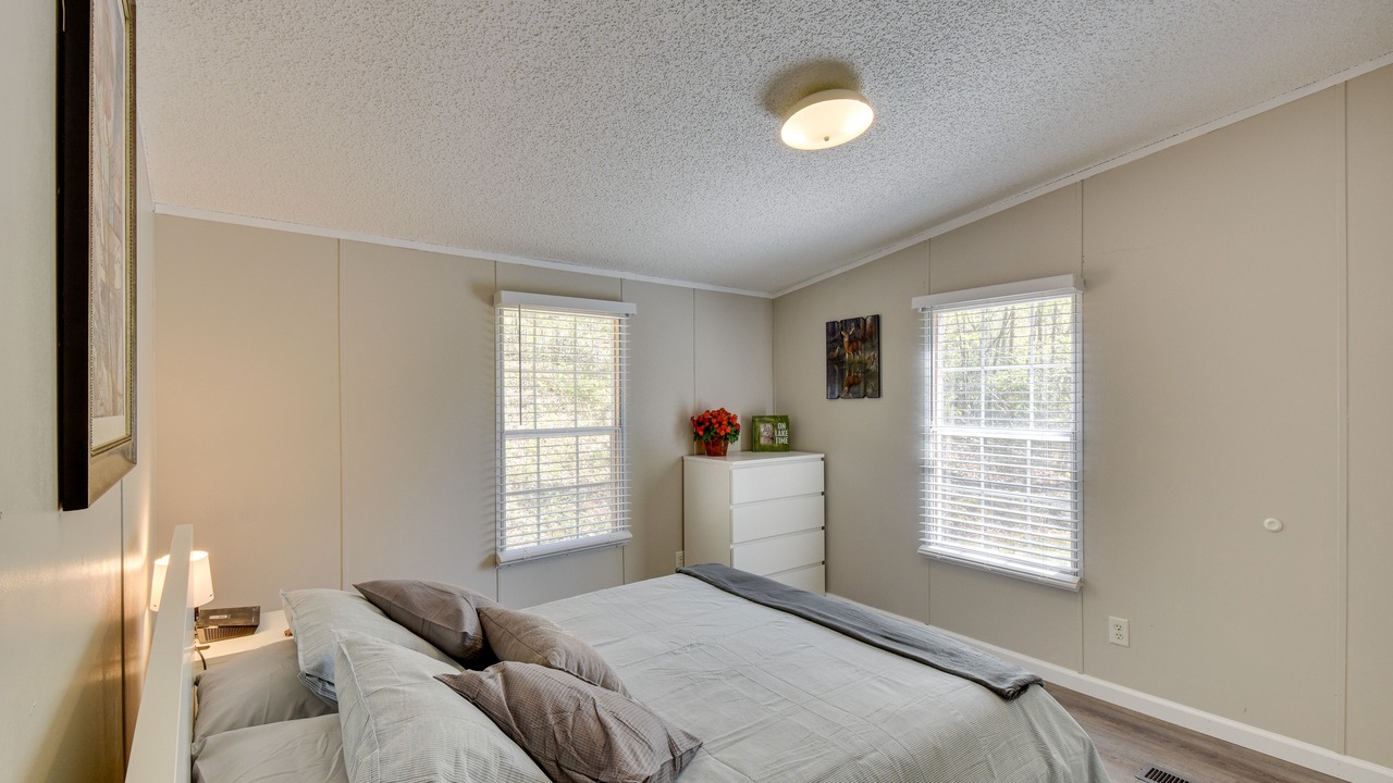 Photo of Bedroom in Hayesville
