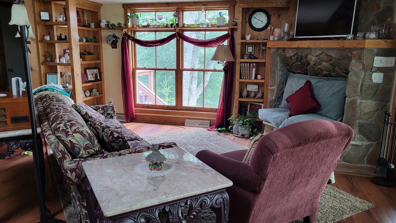 Photo of Livingroom in Pittsville