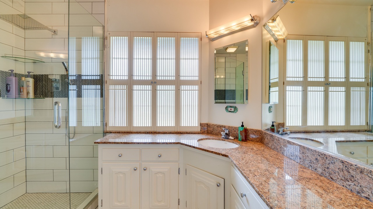 Photo of Bathroom in Arcadia
