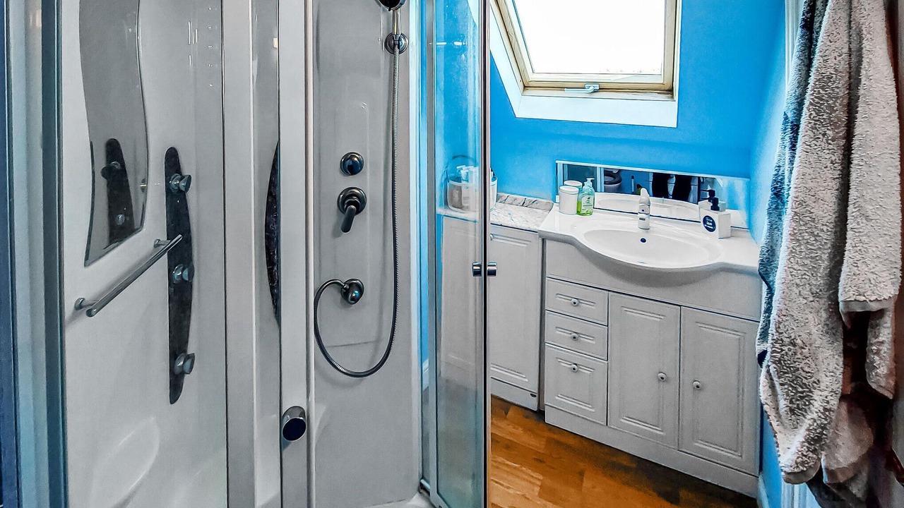 Photo of Bathroom in Lanneanou