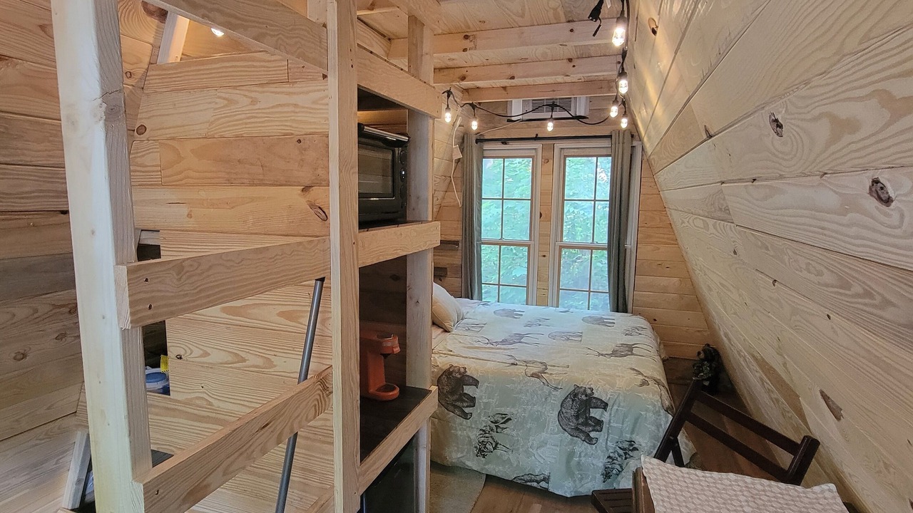 Photo of Bedroom in Broadway