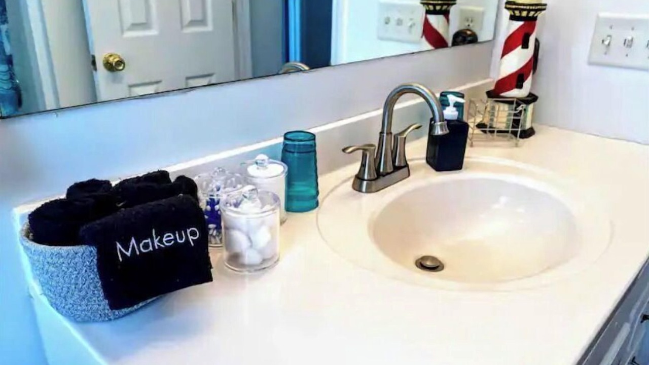 Photo of Bathroom in Thunderbolt