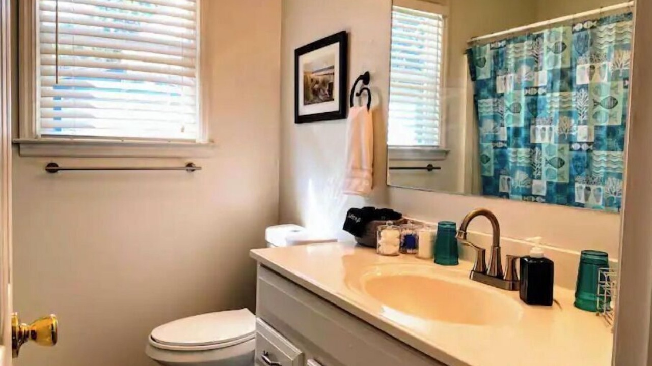 Photo of Bathroom in Thunderbolt