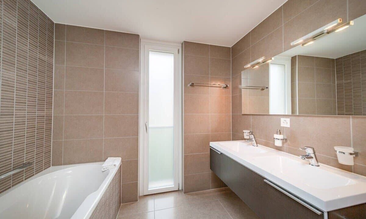 Photo of Bathroom in Montreux City Centre