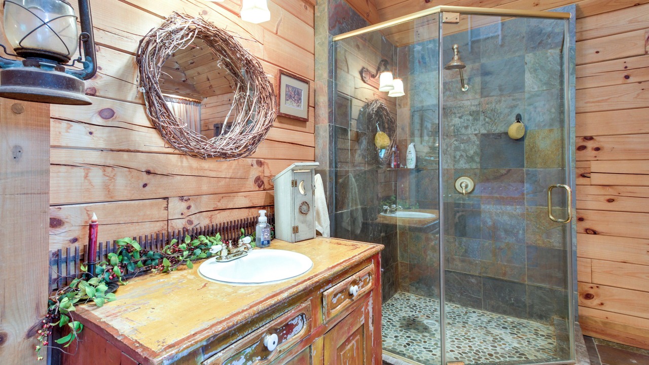 Photo of Bathroom in Republican Grove