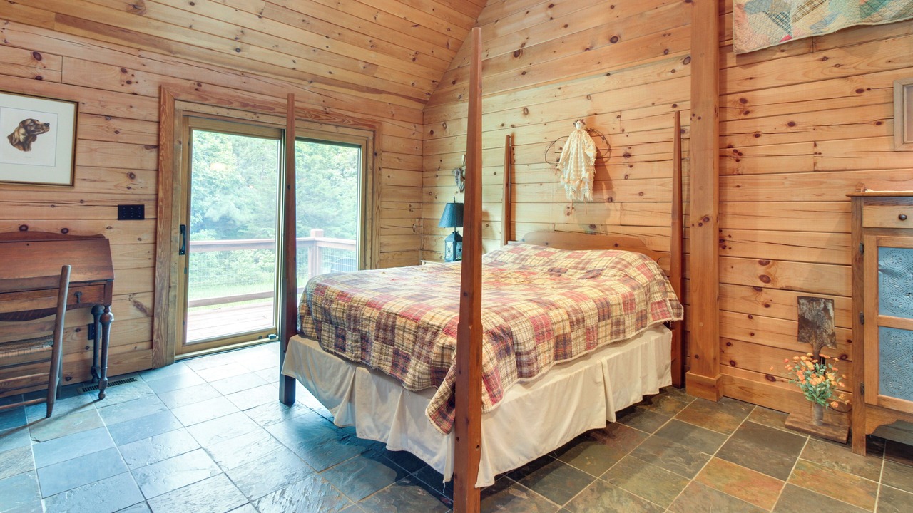 Photo of Bedroom in Republican Grove