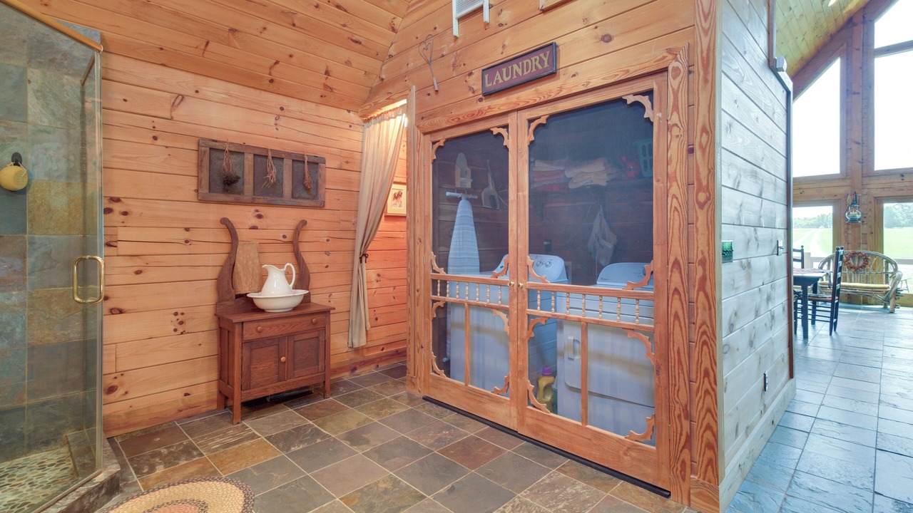 Photo of Bathroom in Republican Grove