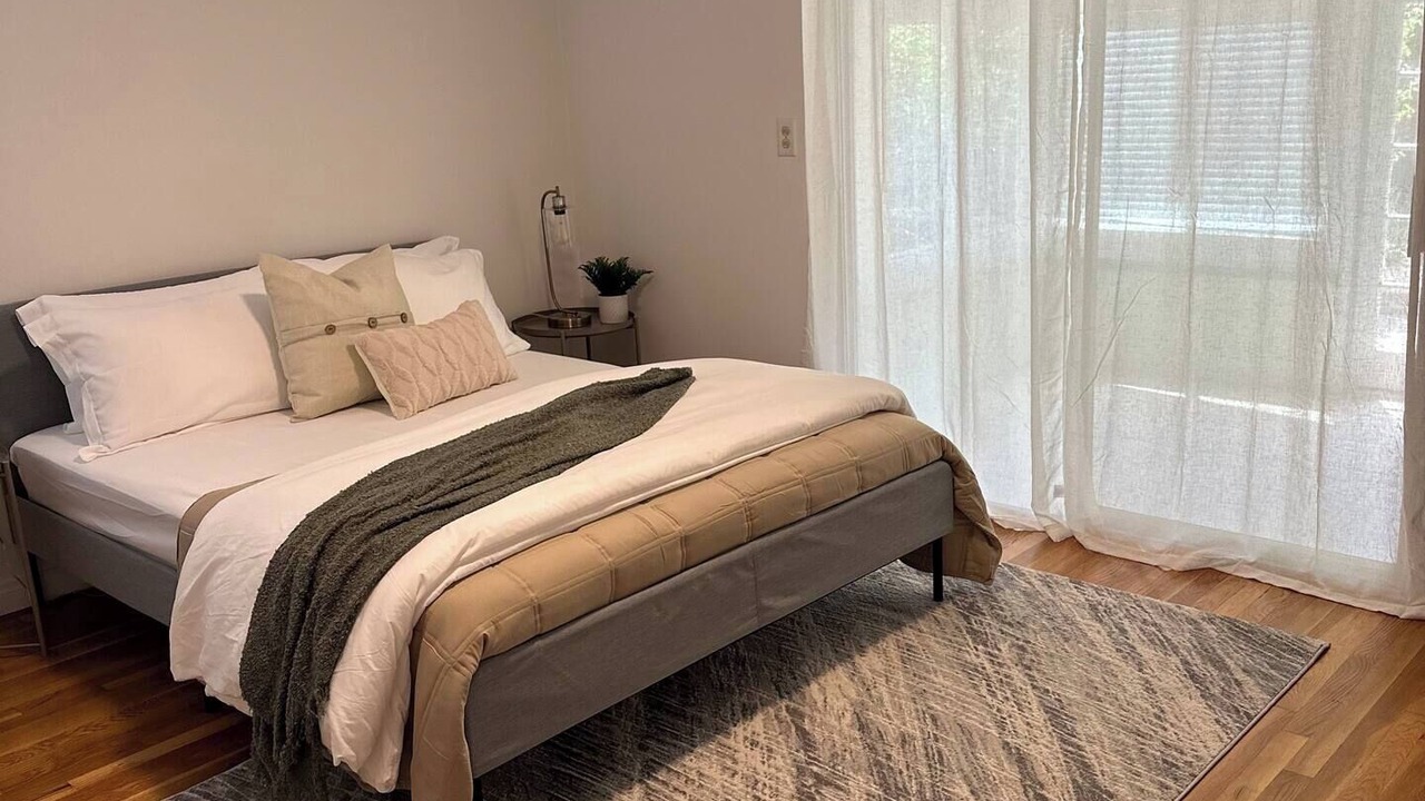 Photo of Bedroom in Tarzana