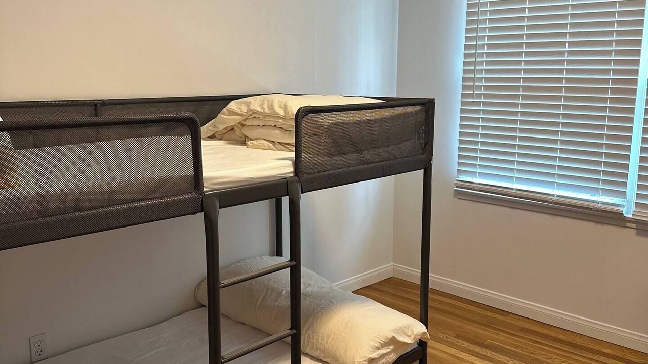 Photo of Bedroom in Tarzana