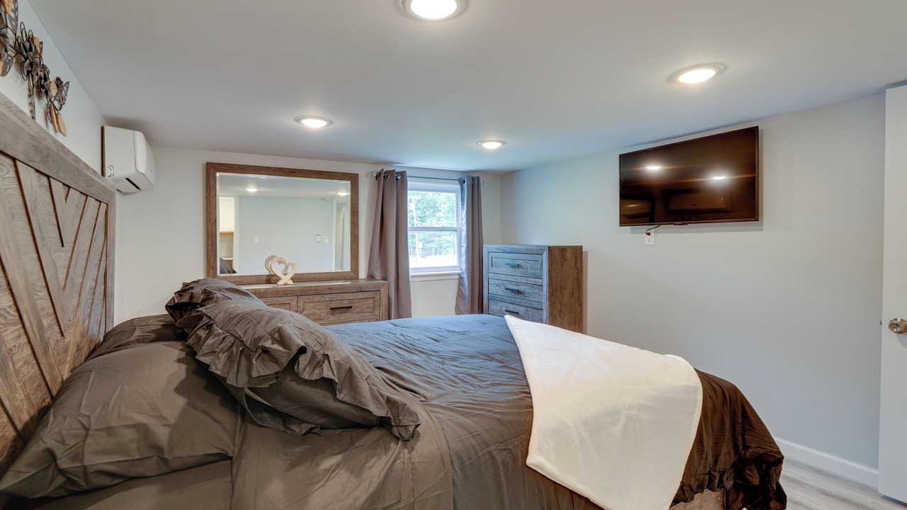 Photo of Bedroom in Harveys Lake