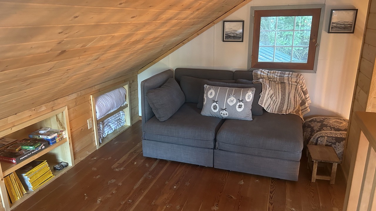 Photo of Livingroom in Pender Island