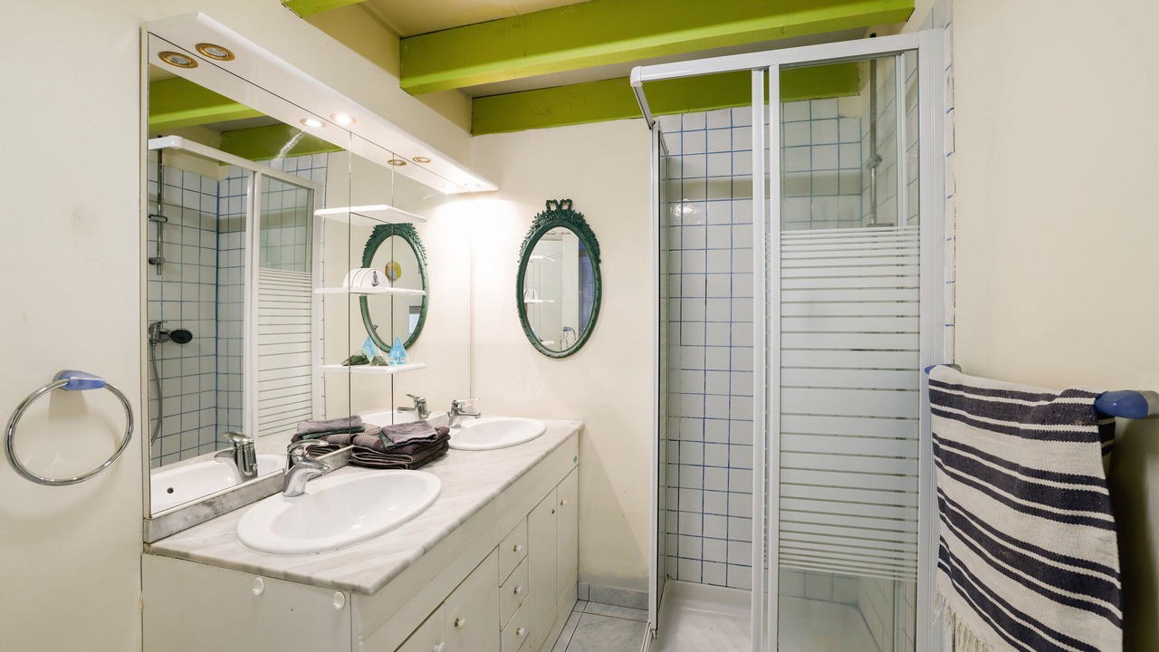 Photo of Bathroom in Cleguerec