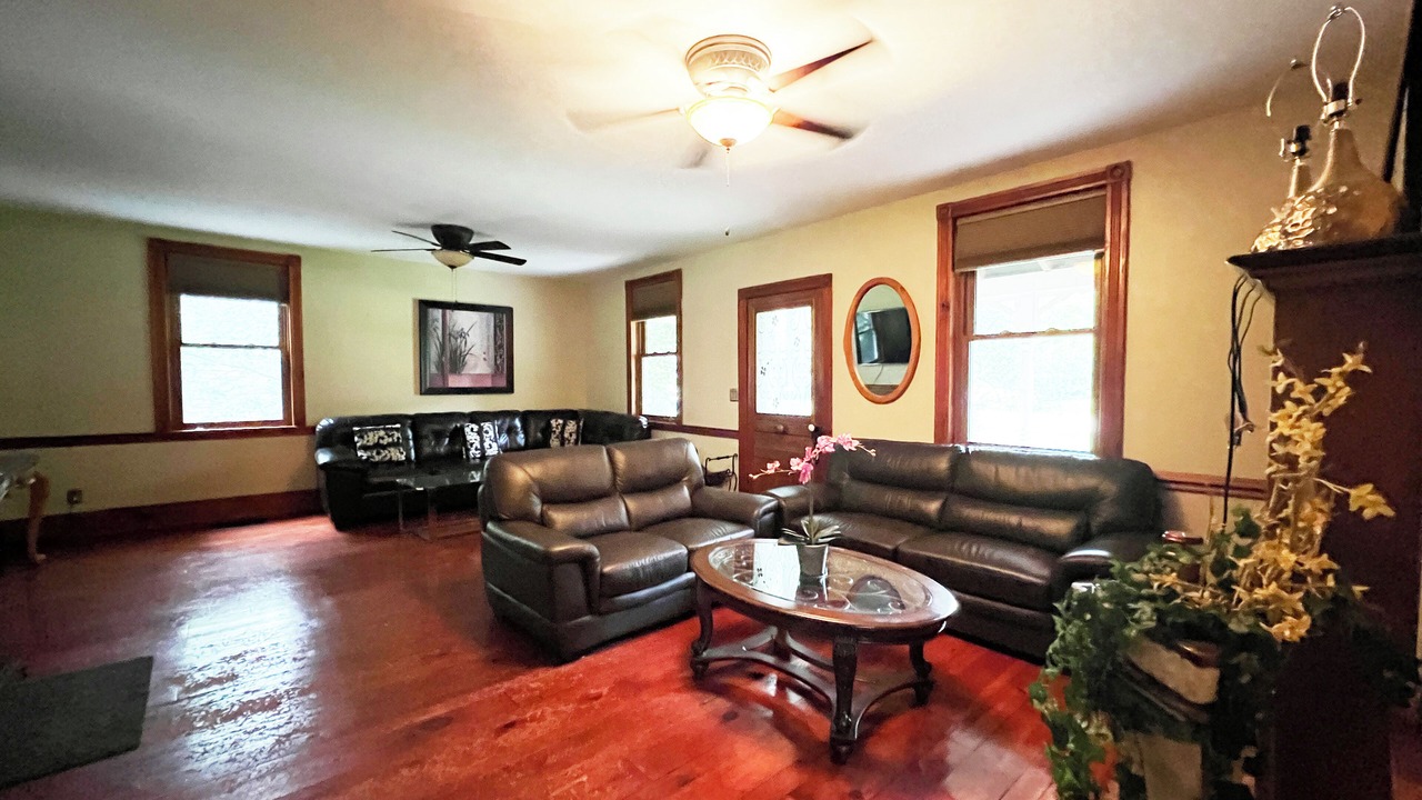Photo of Livingroom in Barrie