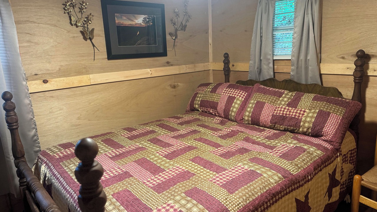 Photo of Bedroom in Freeman