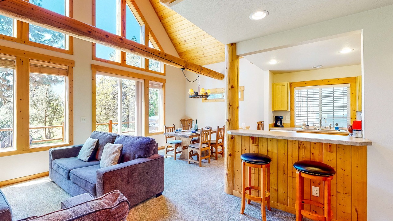 Photo of Livingroom in Klamath Falls