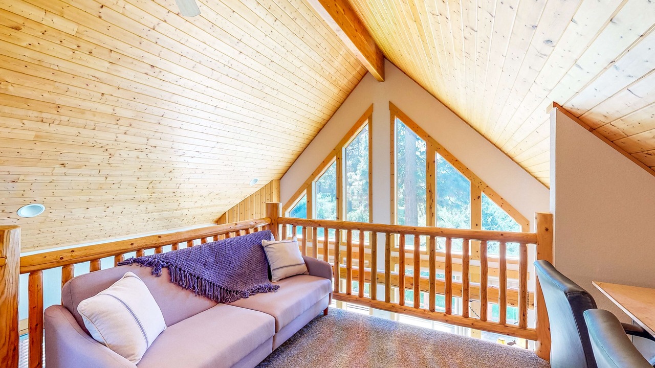 Photo of Livingroom in Klamath Falls