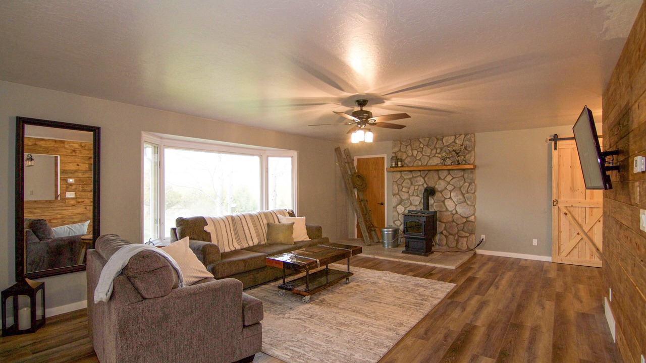 Photo of Livingroom in Mammoth Creek