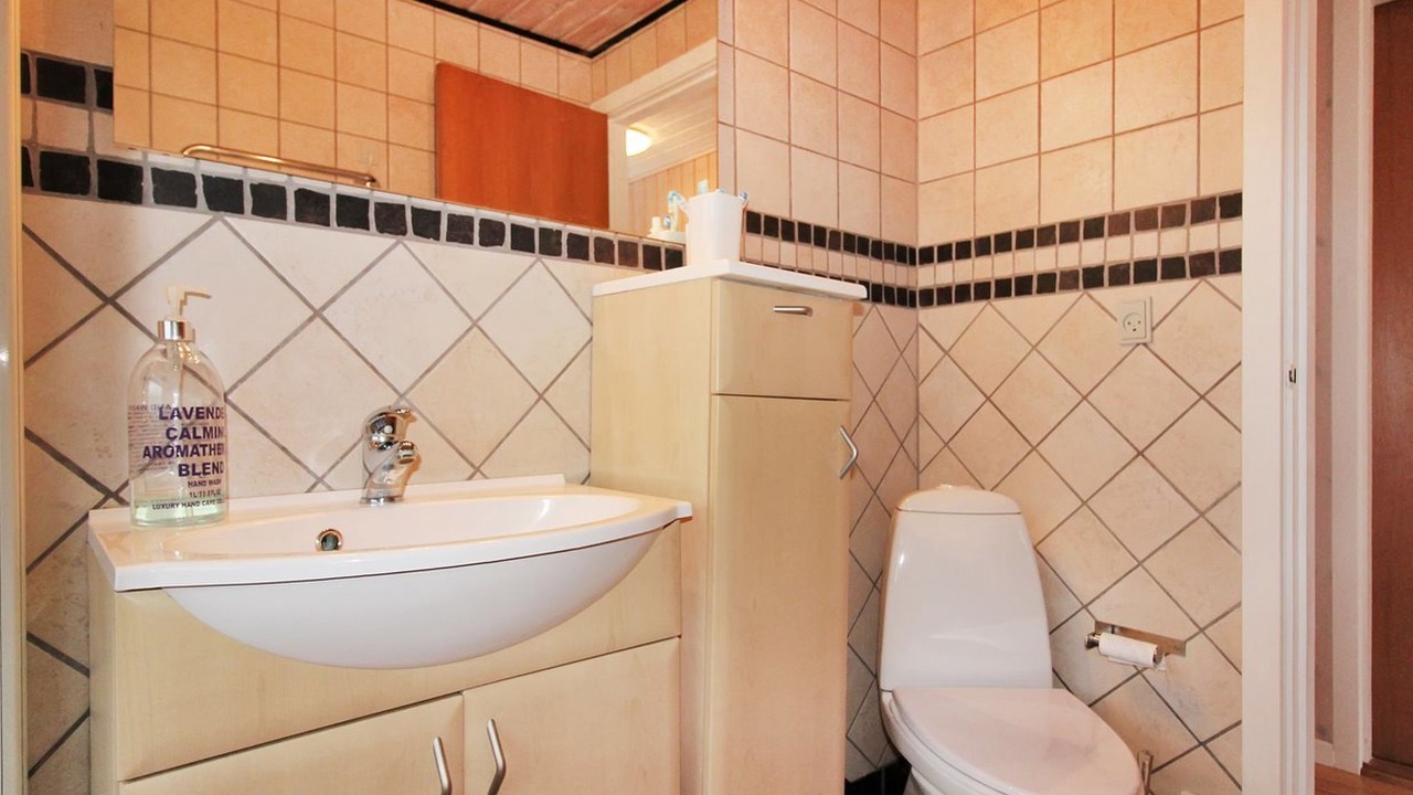 Photo of Bathroom in Helnæs By