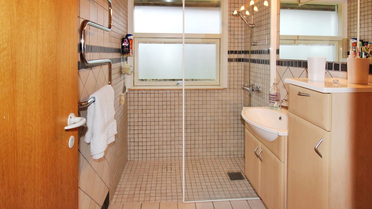 Photo of Bathroom in Helnæs By