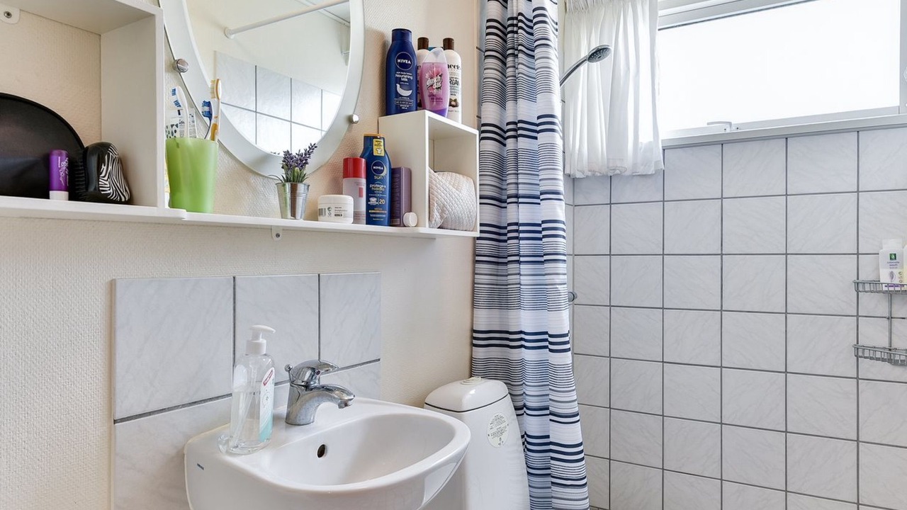 Photo of Bathroom in Helnæs By