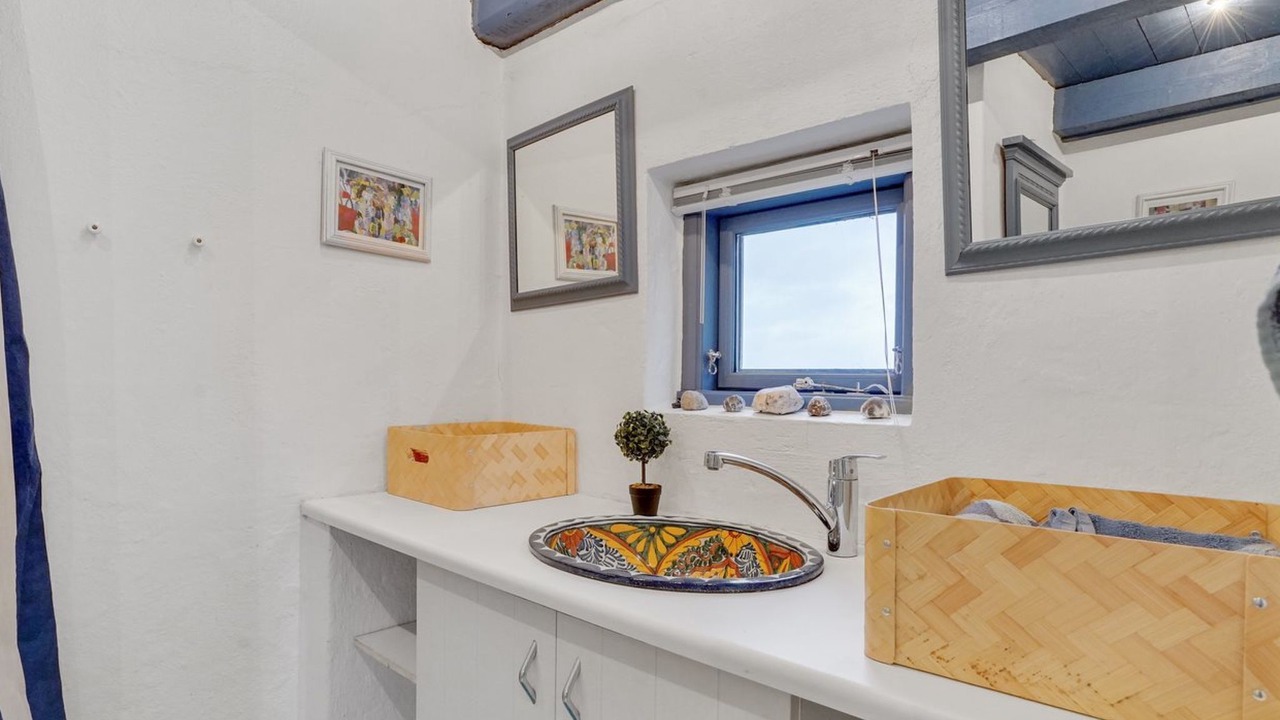 Photo of Bathroom in Fur