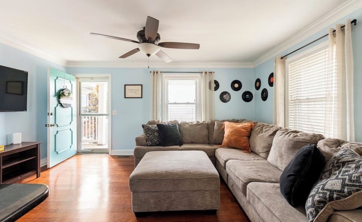 Photo of Livingroom in Charlotte Park