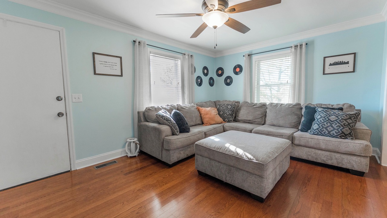 Photo of Livingroom in Charlotte Park