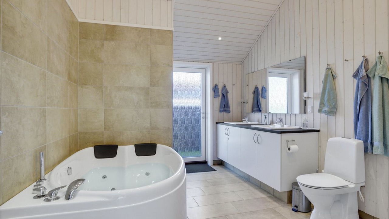 Photo of Bathroom in Diernæs