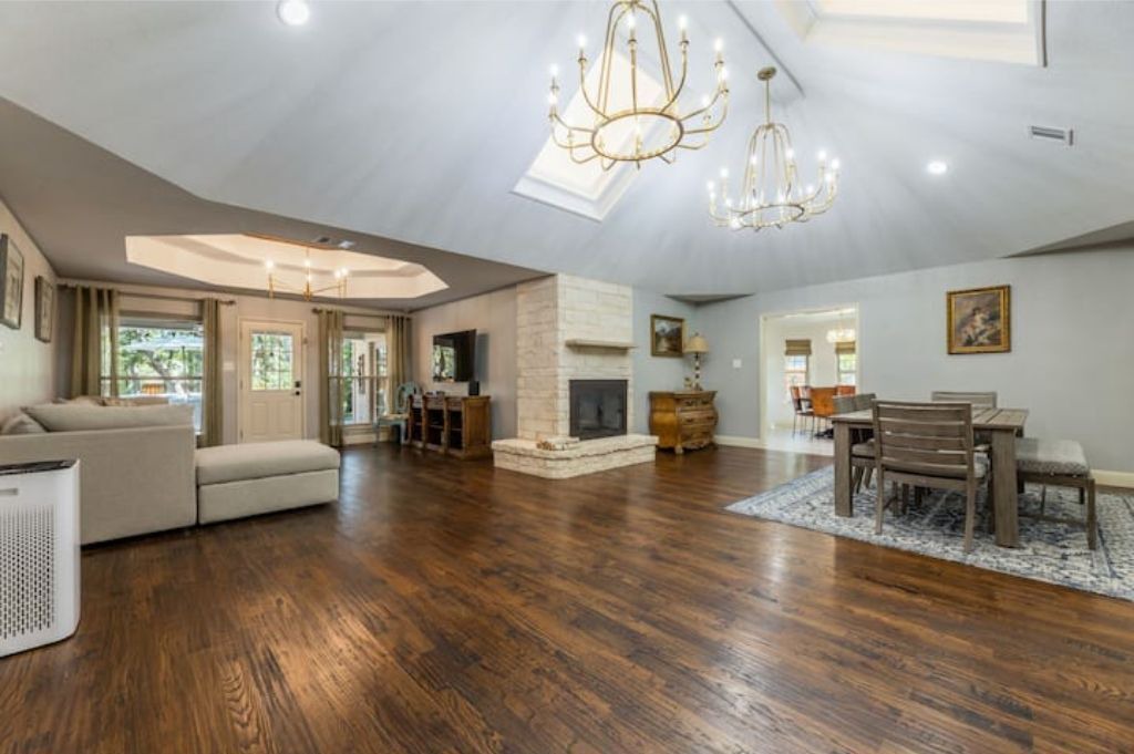Photo of Livingroom in Westlake