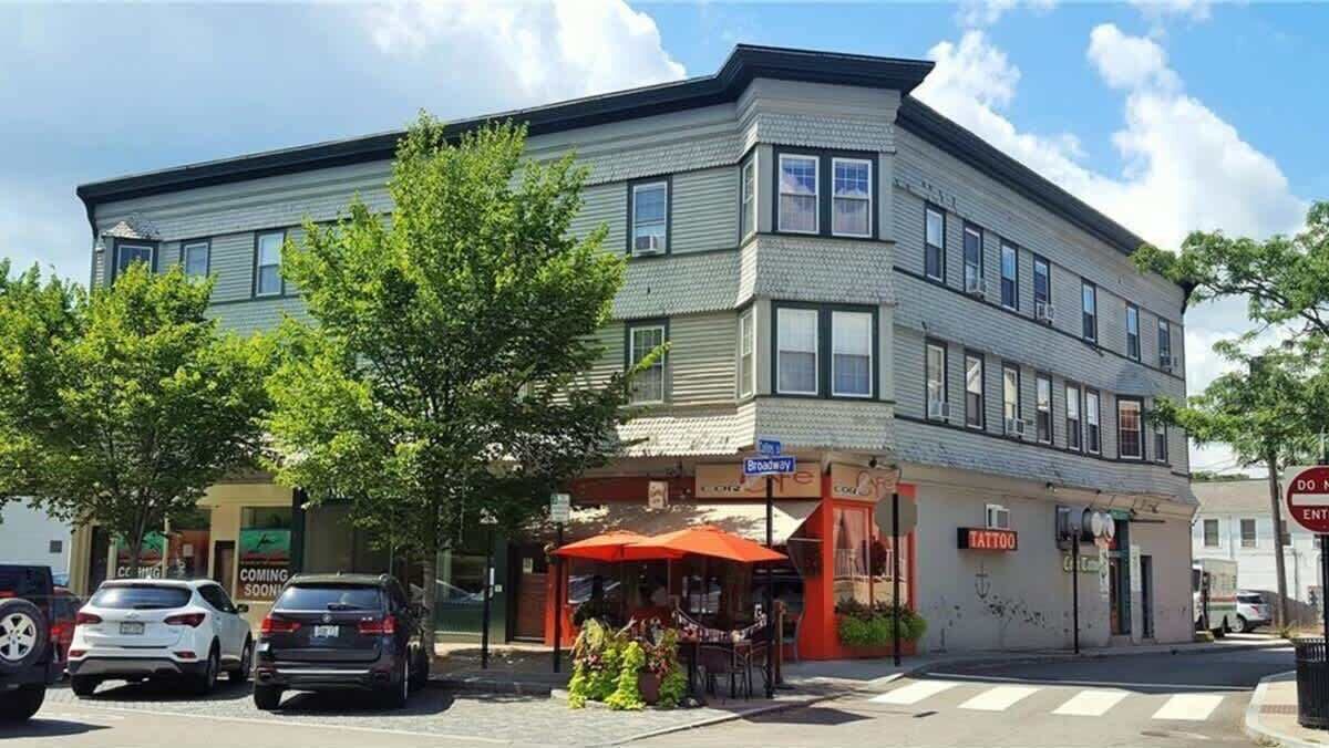 Photo of Outdoor in Off Broadway