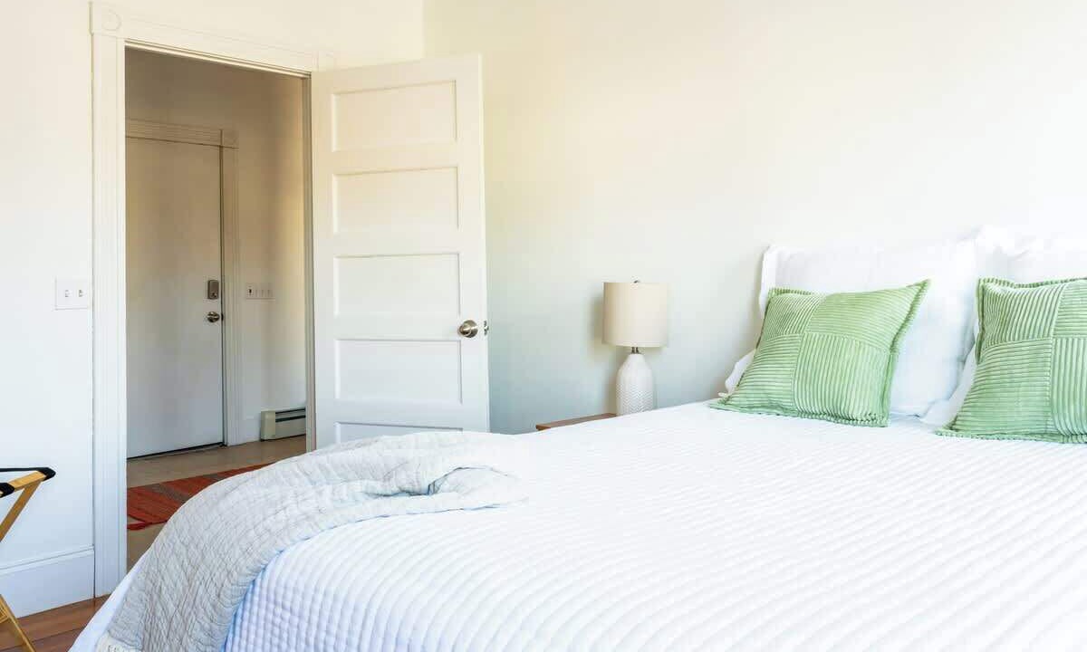 Photo of Bedroom in Off Broadway