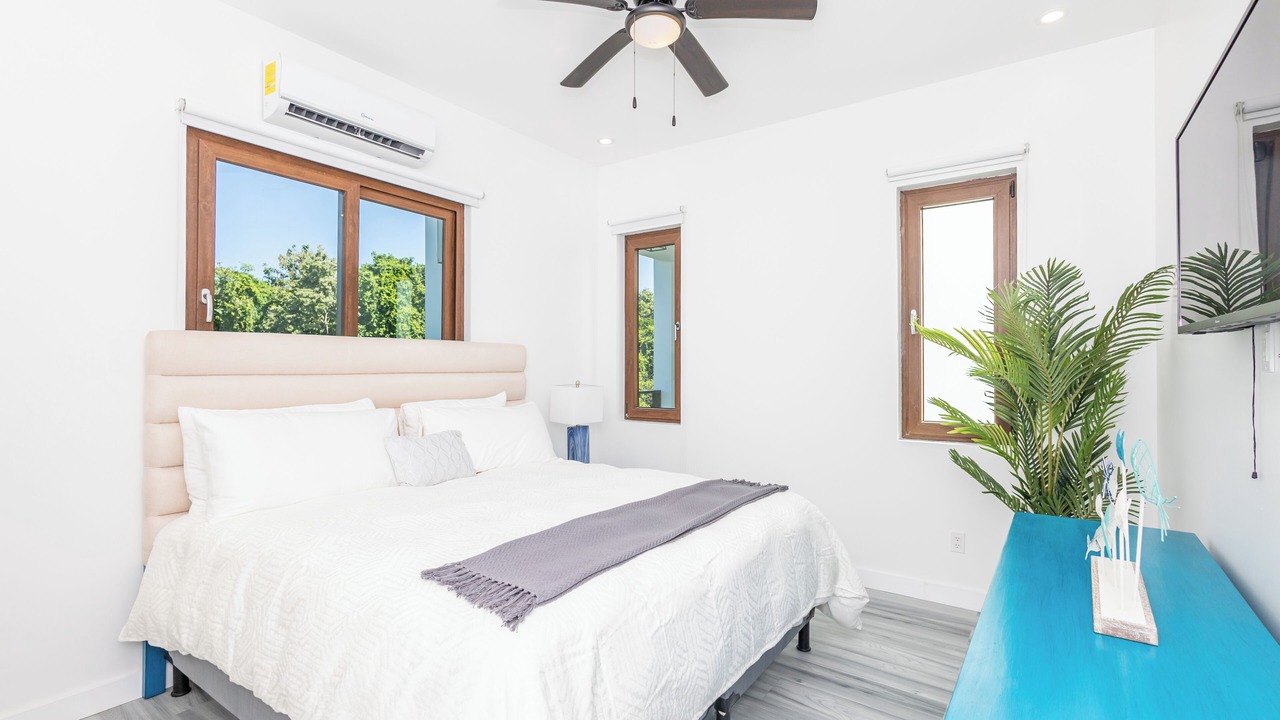 Photo of Bedroom in Antoneys Cay
