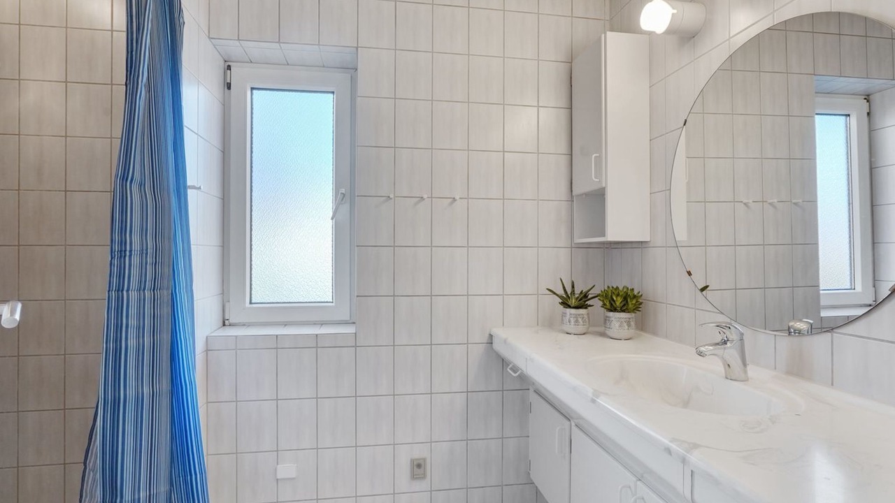 Photo of Bathroom in Fur
