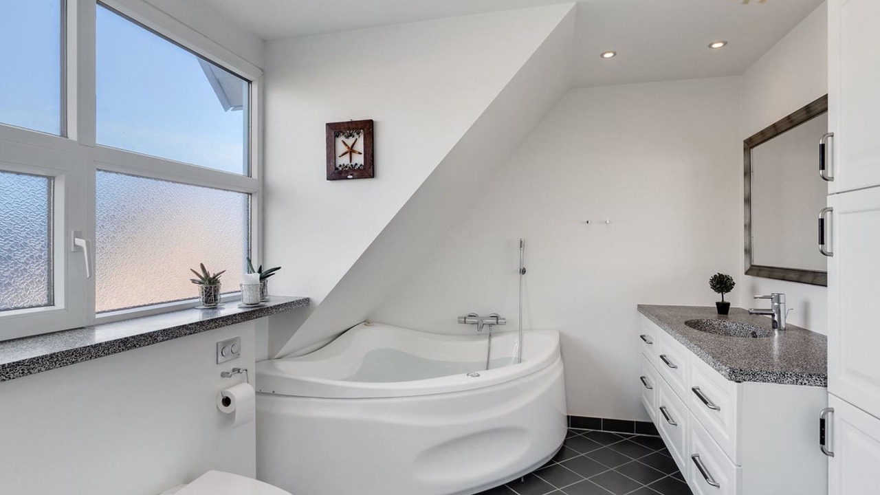 Photo of Bathroom in Fur