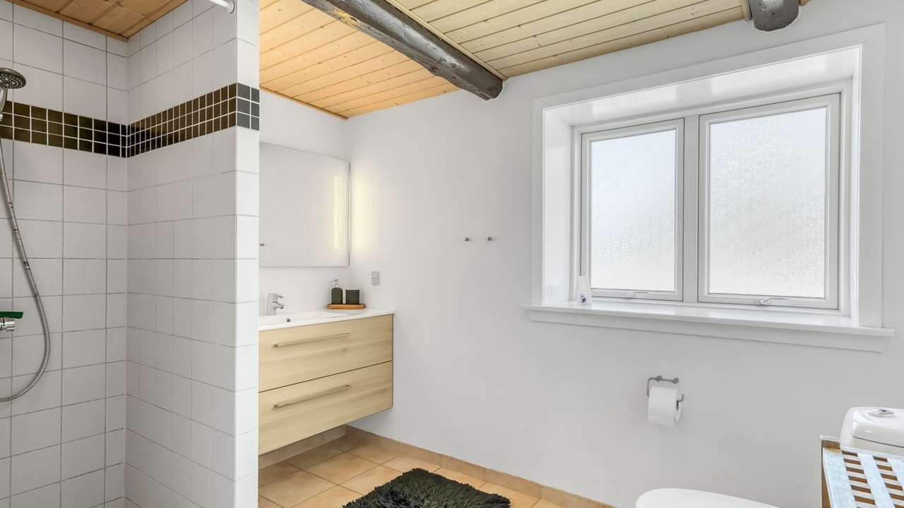 Photo of Bathroom in Fur