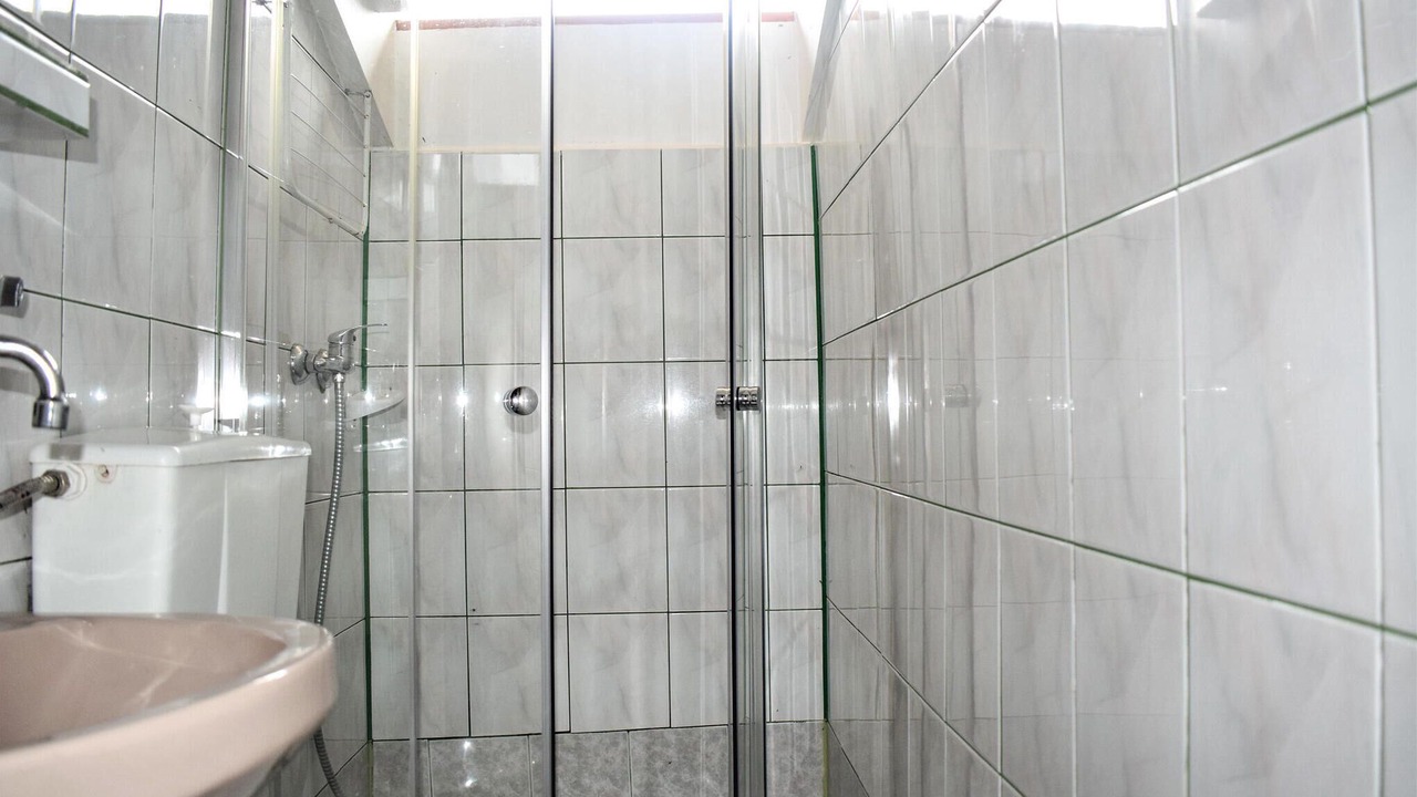 Photo of Bathroom in Rowy