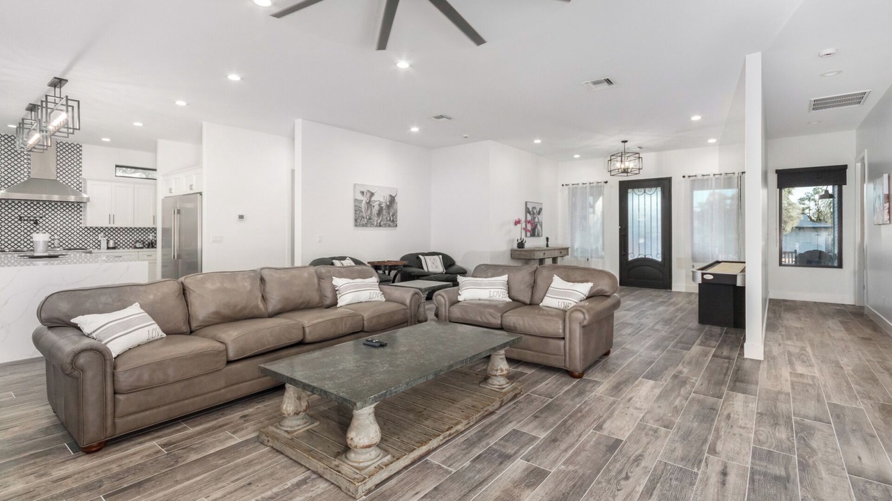 Photo of Livingroom in Camelback East