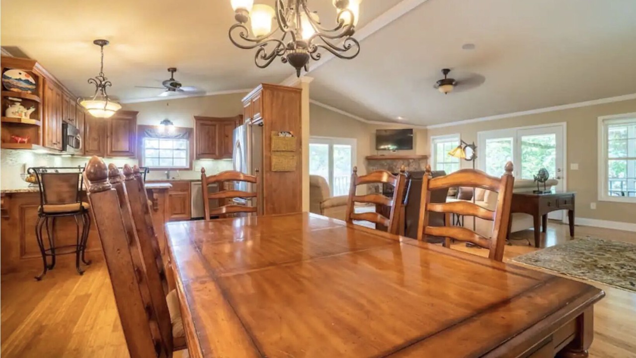 Photo of Bedroom in Hayesville