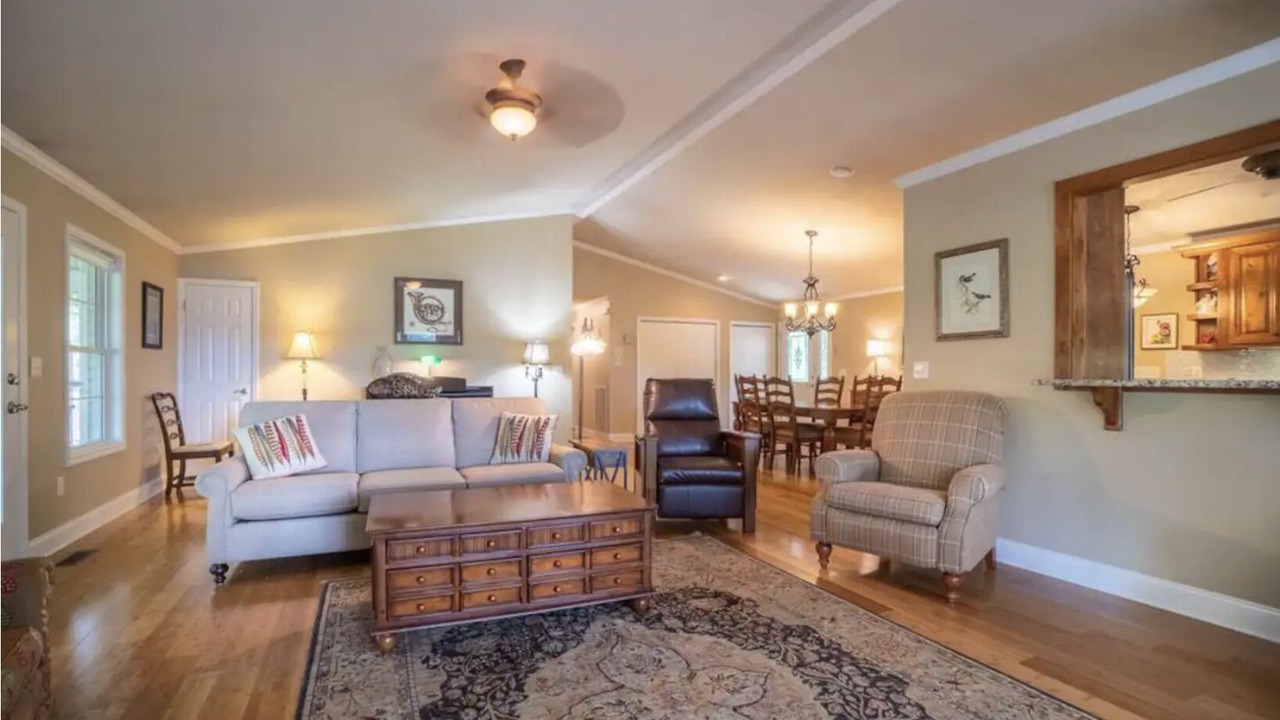 Photo of Bedroom in Hayesville