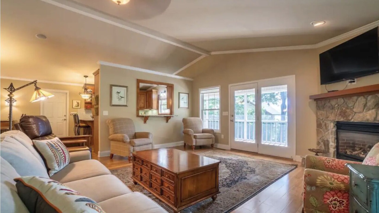 Photo of Bedroom in Hayesville